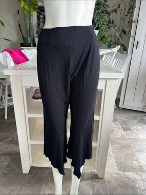 Monnom rayon Women's Black Flared Cropped Pants M